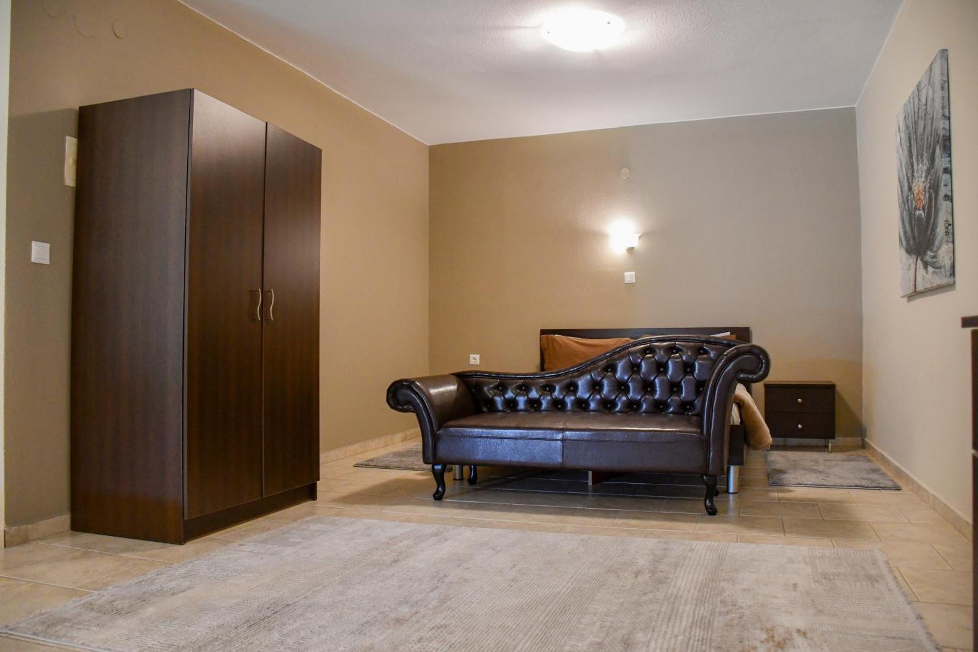 Toula Rooms Ángistron Buitenkant foto